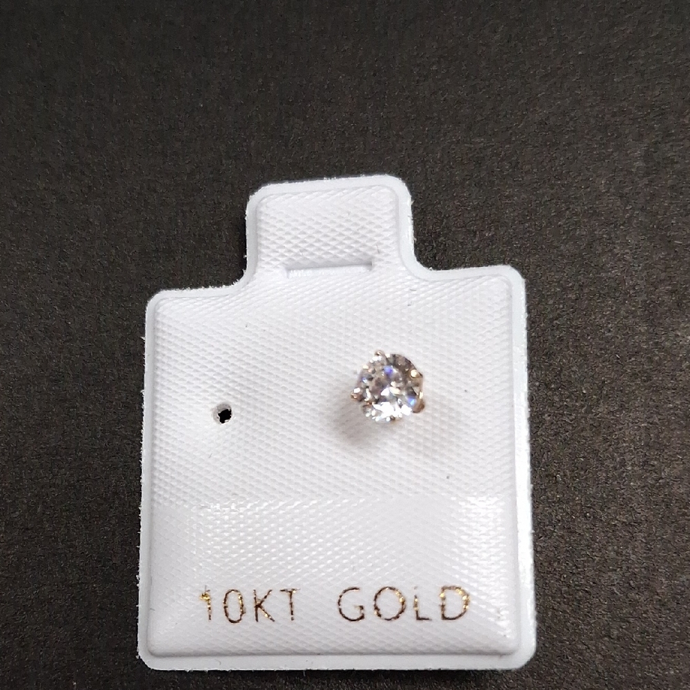 Elegant 10KT Gold Stud Nose ring